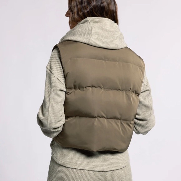 NWT Thread & Supply Issey Puffer Vest in Antique Bronze Green size S - Picture 4 of 7